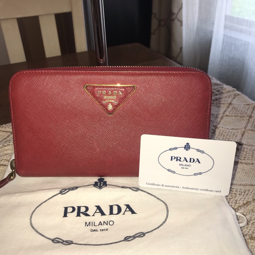 ❤️SOLD❤️PRADA ZIPPY WALLET SAFFIANO REDS LEATHER - Picture 1 of 8